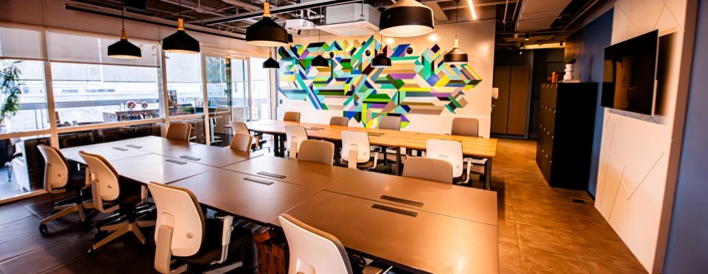 Entenda como a mesa rotativa facilita o trabalho de alta performance com baixo custo e flexibilidade.