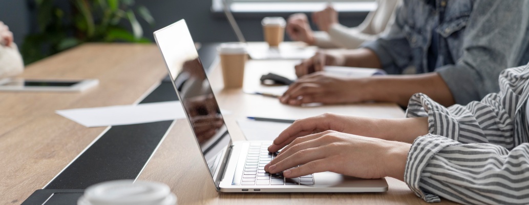 Coworking por hora ou mensal: descubra qual opção realmente compensa